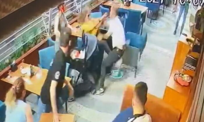 Eşinin başına önce bardakla vurdu, sonra bıçakla saldırdı