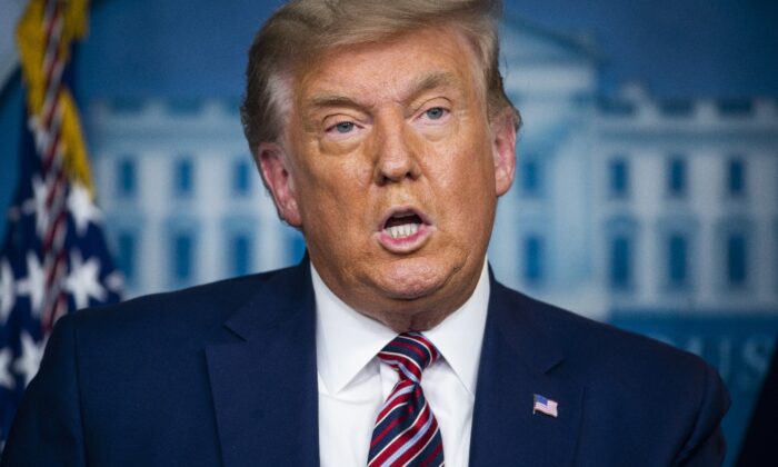 Eski ABD Başkanı Trump: “Ülkemizin gözlerimizin önünde yok olduğunu görüyoruz”