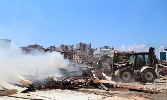 Eski festival çarşısındaki yangın korkuttu