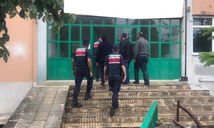 Eski okul binasını sahte ilaç üretiminde kullandılar