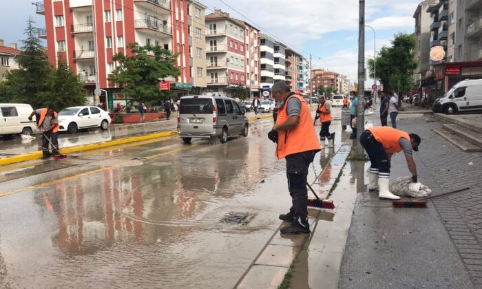Eskişehir’de 10 dakikalık yağmur hayatı felç etti
