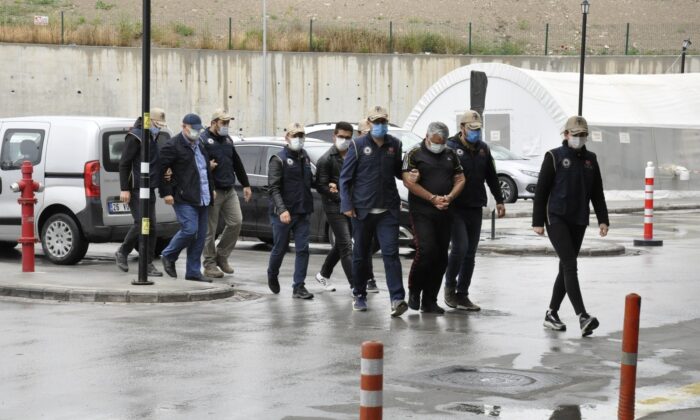 Eskişehir’de FETÖ operasyonu: 3 gözaltı