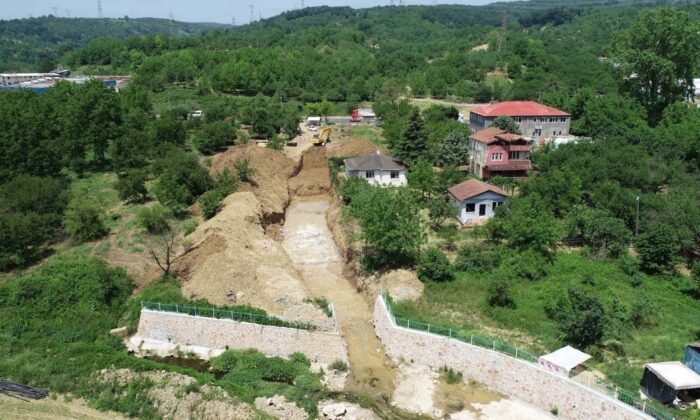 Eşme’de depo inşaatı ve dere ıslahı çalışmaları yapılıyor