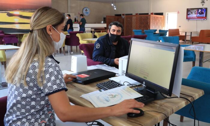 Esnaflar Pamukkale Belediyesinin nakdi desteğinden memnun