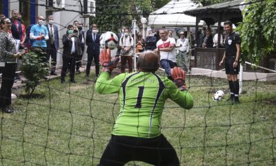 EURO 2020’ye katılacak ülkelerin büyükelçileri penaltı yarışında kozlarını paylaştı