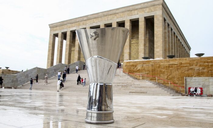 Euroleague ve Basketbol Süper Ligi şampiyonu Anadolu Efes, Anıtkabir’de