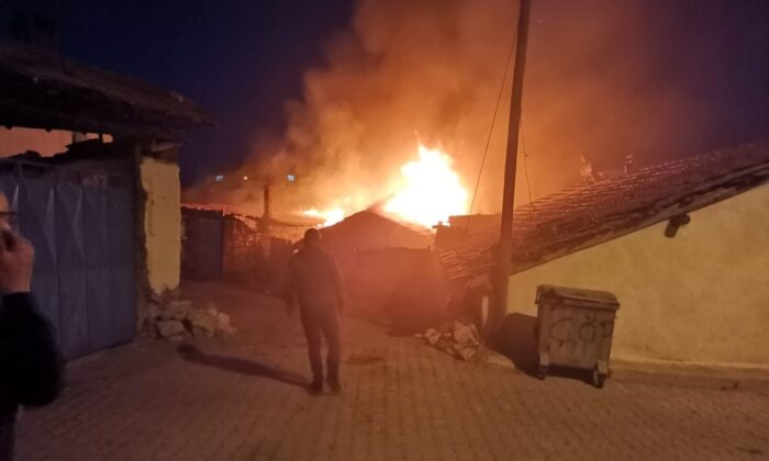 Evde çıkan yangın kısa sürede kontrol altına alındı