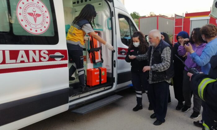 Evde çıkan yangında yaşlı adam hastanelik oldu