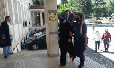 Evinin bahçesinde Hint keneviri yetiştiren kadın yakalandı