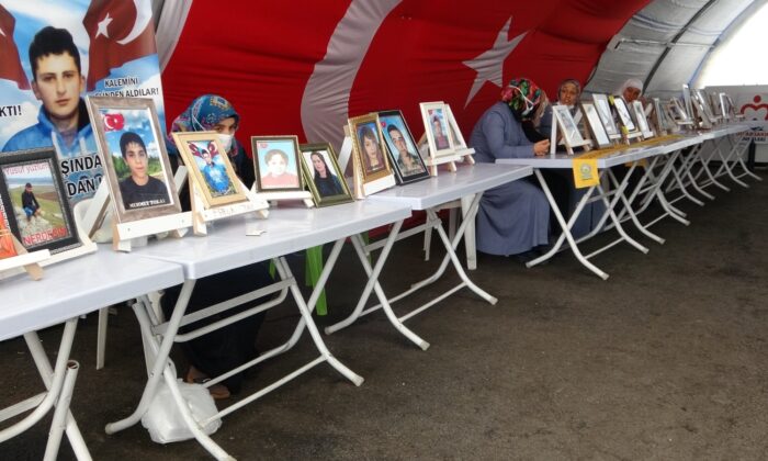 Evlat nöbetindeki aileler: “HDP’liler olmasa kimse dağa çıkmaz”