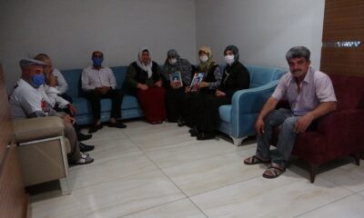 Evlat nöbetindeki aileler kısıtlamaya rağmen direnişlerini sürdürüyor