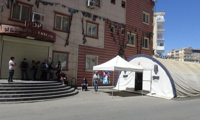 Evlat nöbetindeki babadan HDP ve PKK’ya sert tepki