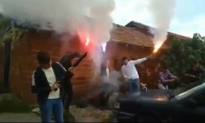 Evlerine dönen askerler için tüfekler ardı ardına ateşlendi