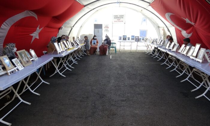 Eylemdeki baba Erdinç: “Elindeki kalemi kırdılar silah verdiler bize karşı”