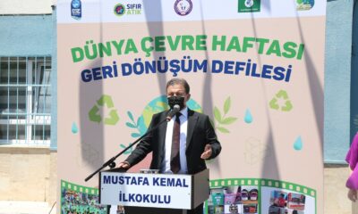 Eyüpsultanlı öğrencilerden geri dönüşüm defilesi