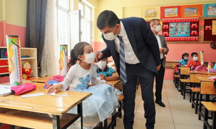 Fadıloğlu’ndan öğrencilere karne armağanı