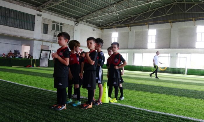 Fatih Karagümrük’ün ilk il dışı futbol okulu Alaplı’da açıldı