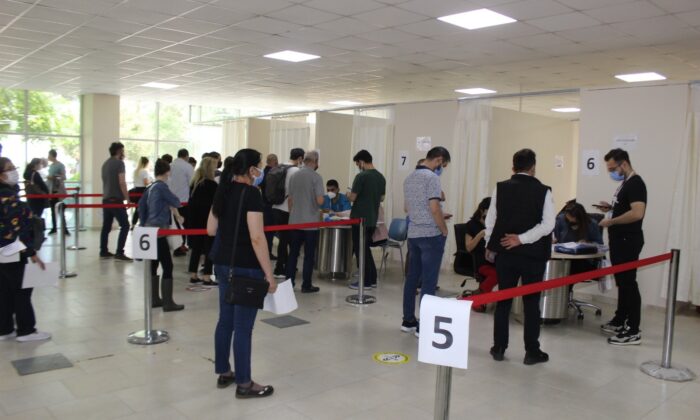 Fatih Sultan Mehmet Eğitim ve Araştırma Hastanesinde günlük aşılama sayısı 6 bine ulaştı