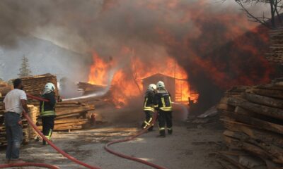 Fethiye’de marangoz atölyesi alev alev yandı