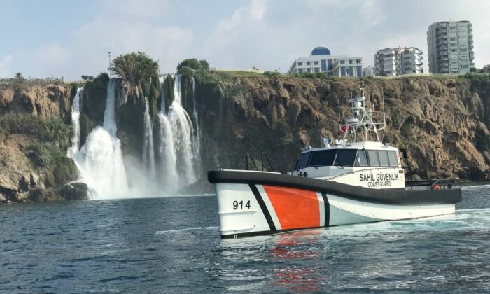 Finike’de yeni sahil güvenlik botu hizmete girdi