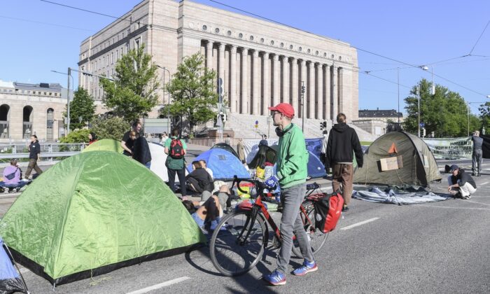 Finlandiya’da iklim protestosu: başkentin en işlek caddesi trafiğe kapatıldı