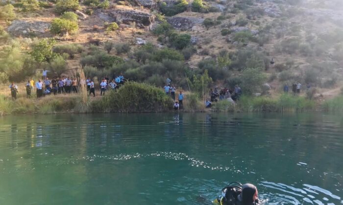 Fırat nehrinde balık tutmak isteyen genç nehre düşerek boğuldu