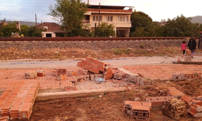 Fırtınanın yıktığı duvarın altında kalan kadın hayatını kaybetti