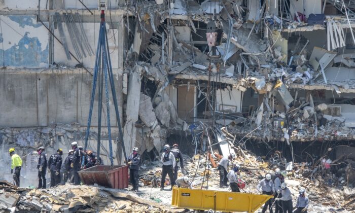 Florida’da çöken binada ölü sayısı 10’a yükseldi