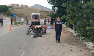 Freni tutmayan motosiklet bahçe duvarına çarptı: 1 ölü, 2 yaralı