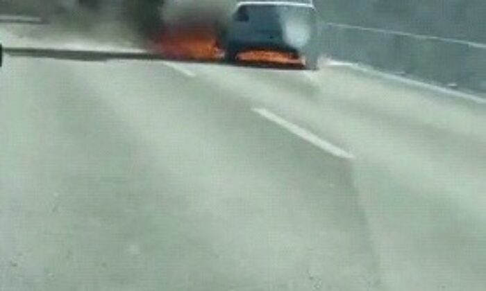 FSM Köprüsü’nde araç alev alev yandı