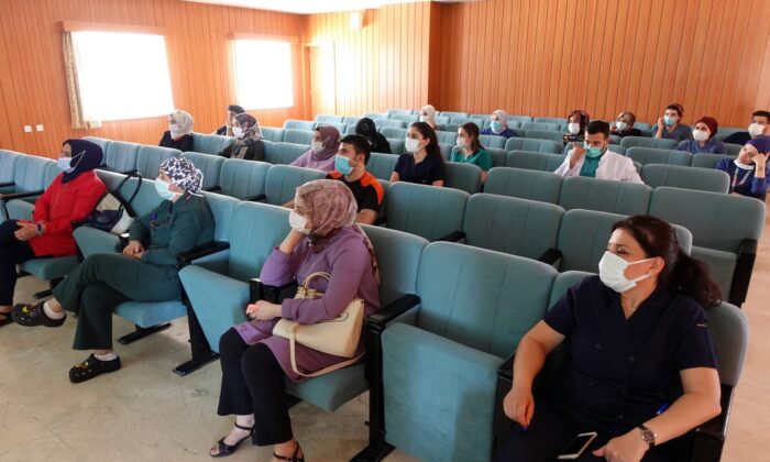 FÜ’de yoğum bakım personeline “Hastane Enfeksiyonlarının Önlenmesi” eğitimi