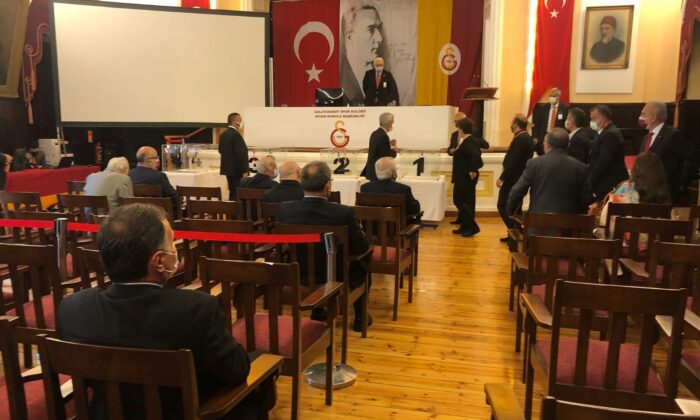 Galatasaray divan kurulu başkanlık seçiminde oy verme işlemi başladı