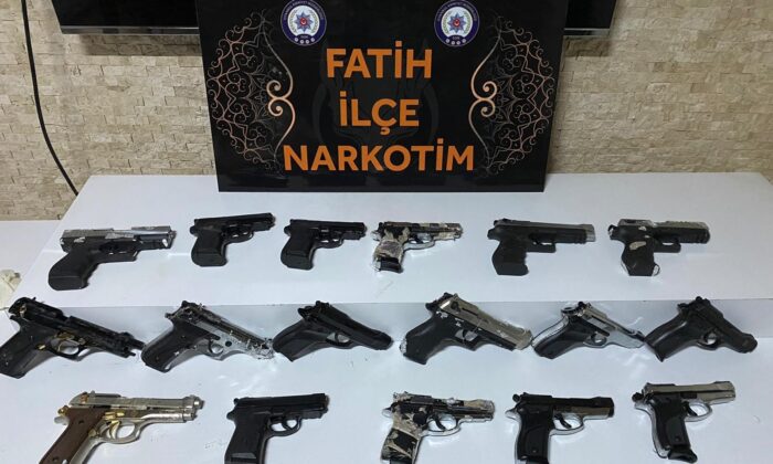 Gana’ya silah sevkiyatı polise takıldı