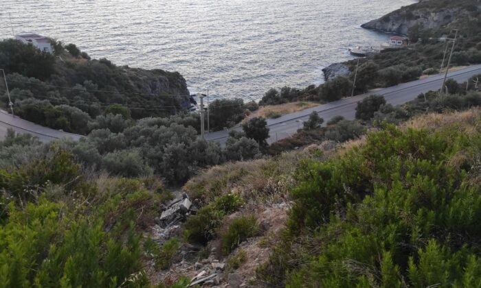 Gaz ile fren pedalını karıştırdı, şarampole yuvarlandı