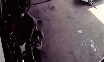 Gaz teli takılı kalan motosiklet sürücüsünü sürükledi