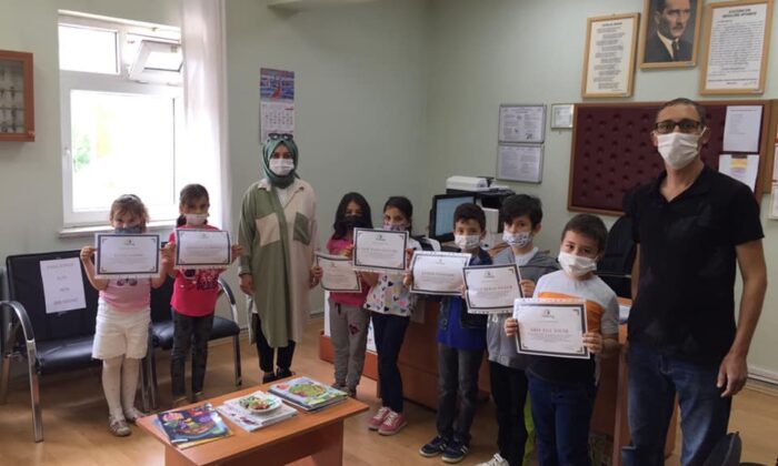 Gazi Emet İlkokulu öğrencileri fidan dikti