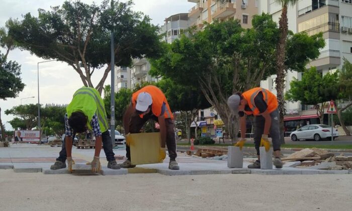 Gazi Mustafa Kemal Bulvarı’na kaldırımları yenileniyor