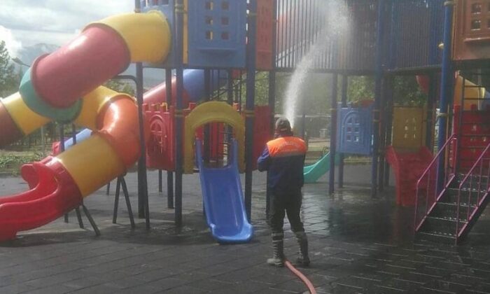 Gediz Adnan Menderes Yaşam Parkı’nda dezenfekte çalışması