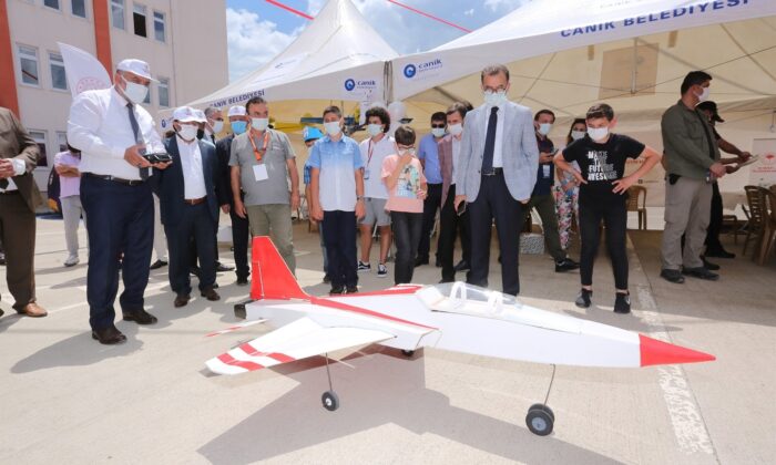 Geleceğin bilim adamları Canik’te yetişiyor