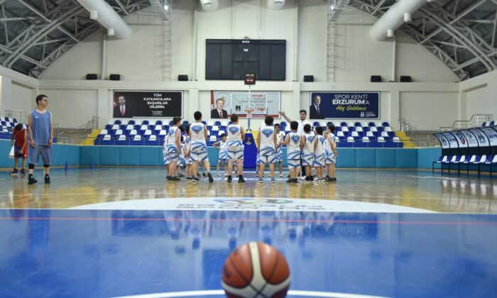 Geleceğin dev adamları parkede