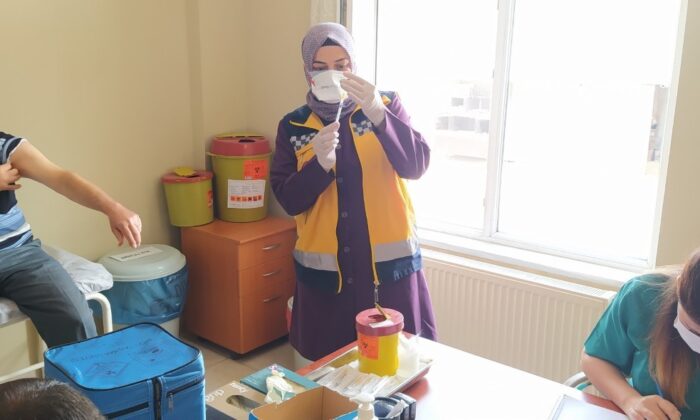 Gemerek Devlet Hastanesinde Biontech Aşıları Uygulanmaya Başlandı