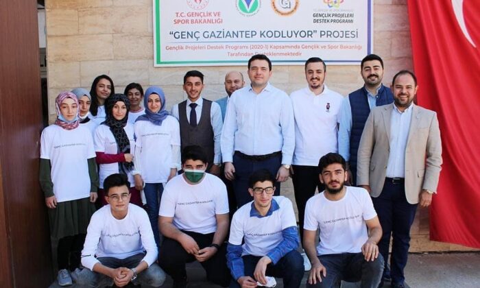 ’Genç Gaziantep Kodluyor’ projesinde eğitimler başladı