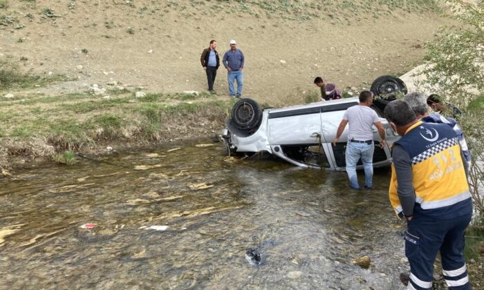 Genç sağlıkçı dereye uçan araçta can verdi