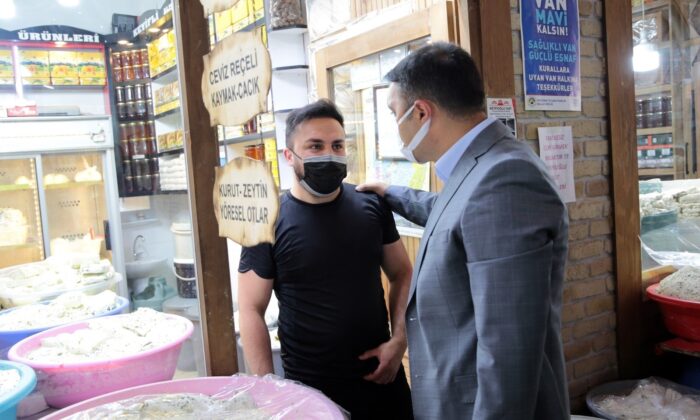 Genel Sekreter Çelikel peynirciler çarşısını ziyaret etti