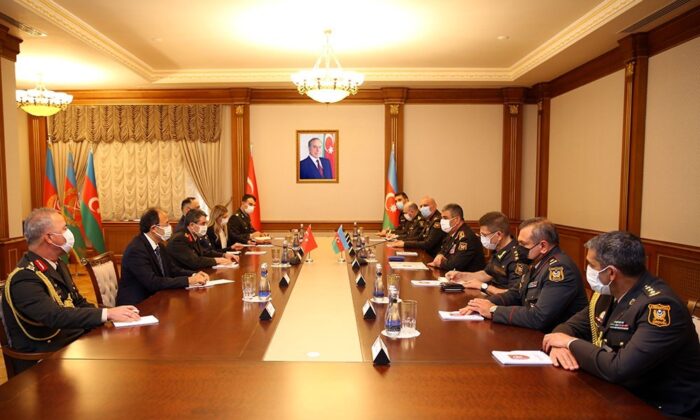 Genelkurmay İkinci Başkanı Korgeneral Bayraktaroğlu, Azerbaycan Savunma Bakanı Hasanov’la görüştü
