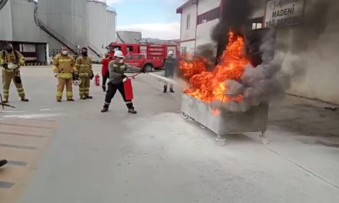 Gerçeğini aratmadı, itfaiyeden dolum tesisinde yangın tatbikatı