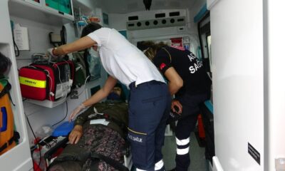 Geri manevra yapan aracın çarptığı kadın hastanelik oldu