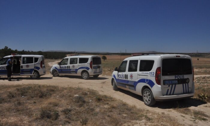 Göçmenler otobüsten inip kaçtı polis ve jandarma kovaladı