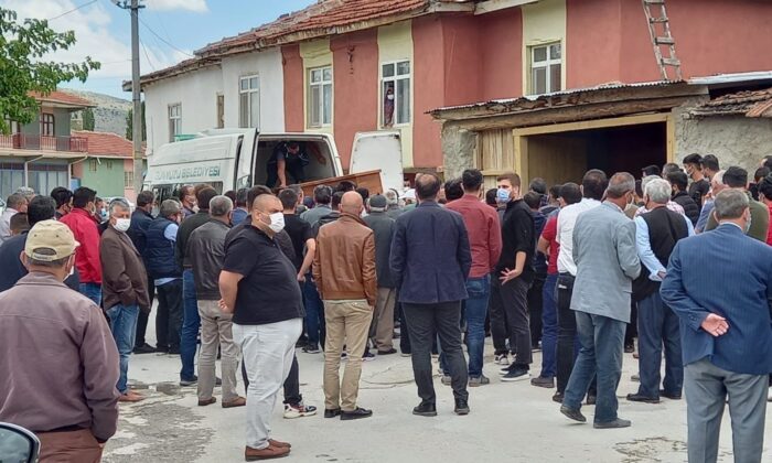 Göçük altında vefat eden kardeş son yolculuğuna uğurlandı