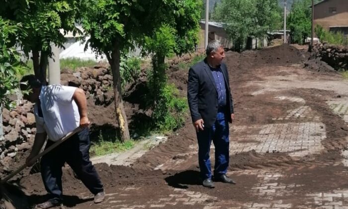 Gölbaşı beldesinde sulama kanalı temizliği